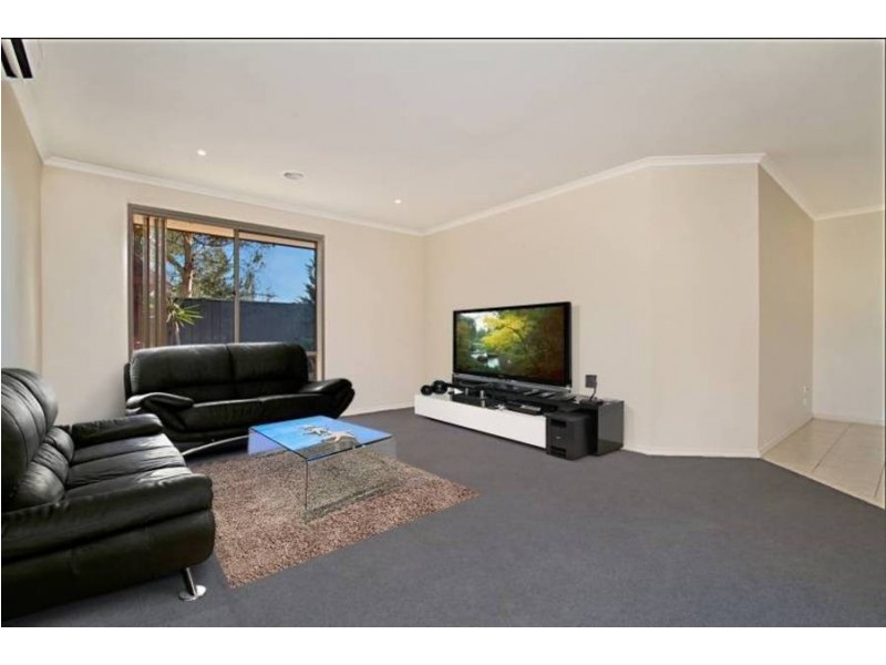 14 Kahan Close, Caroline Springs VIC 3023