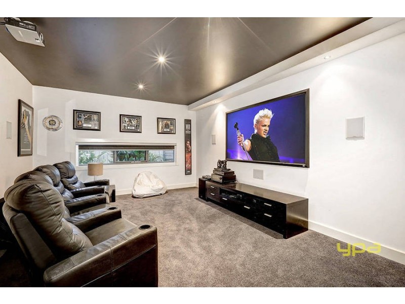 34 Kororoit Approach, Caroline Springs VIC 3023