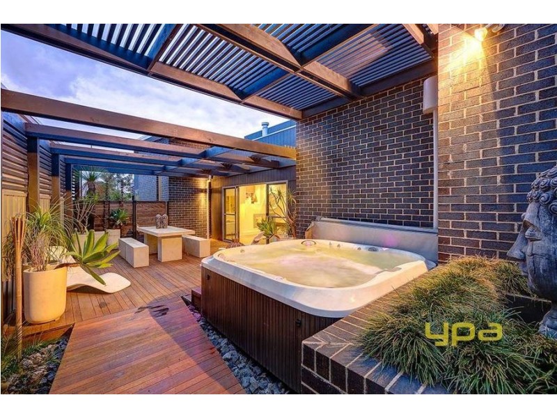 34 Kororoit Approach, Caroline Springs VIC 3023