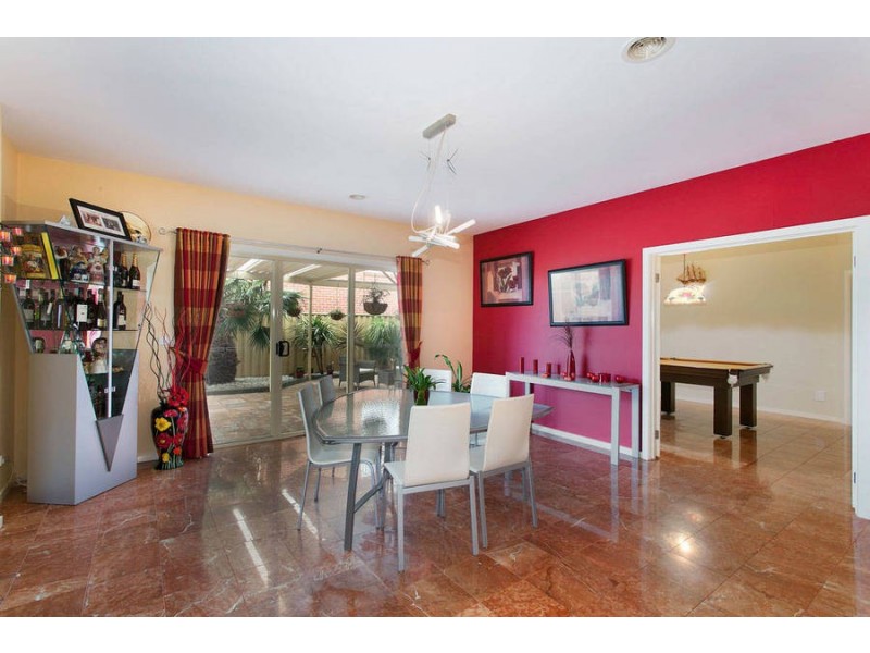 12 Catani Mews, Caroline Springs VIC 3023