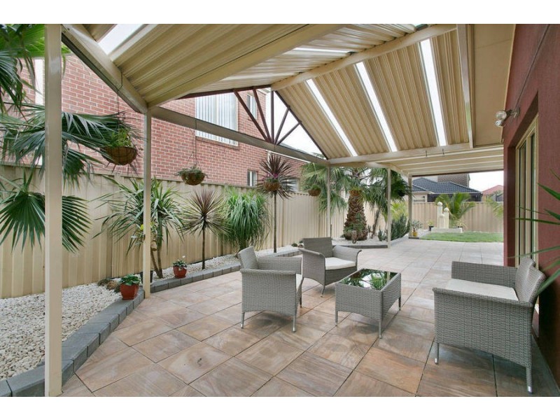 12 Catani Mews, Caroline Springs VIC 3023