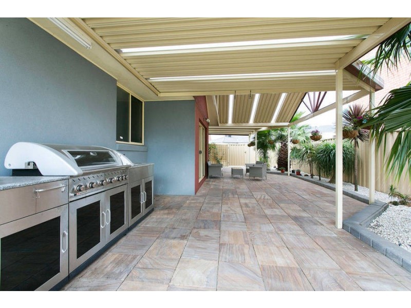 12 Catani Mews, Caroline Springs VIC 3023