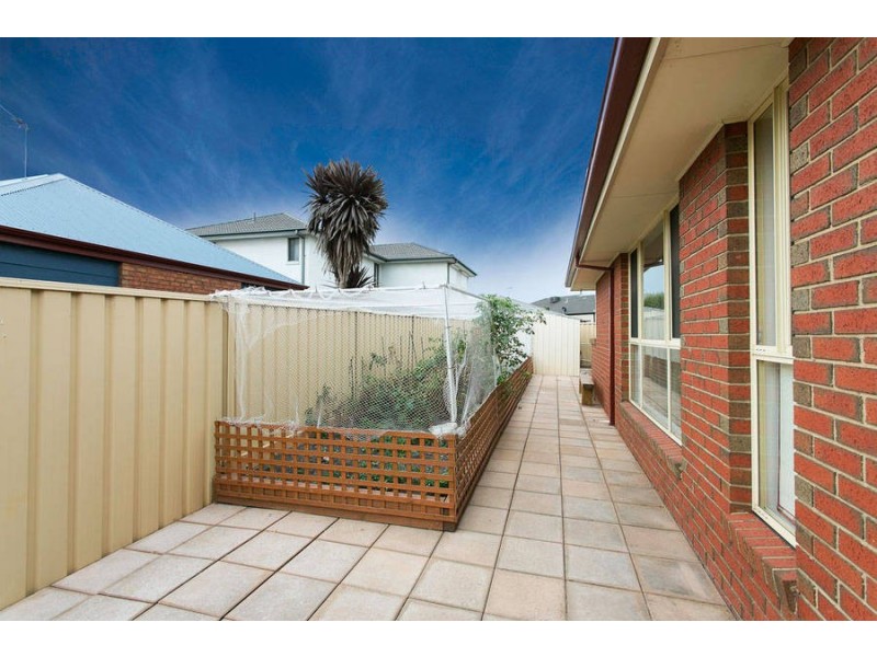 12 Catani Mews, Caroline Springs VIC 3023