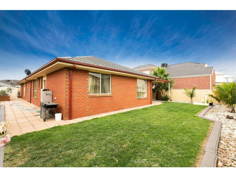 12 Catani Mews, Caroline Springs VIC 3023