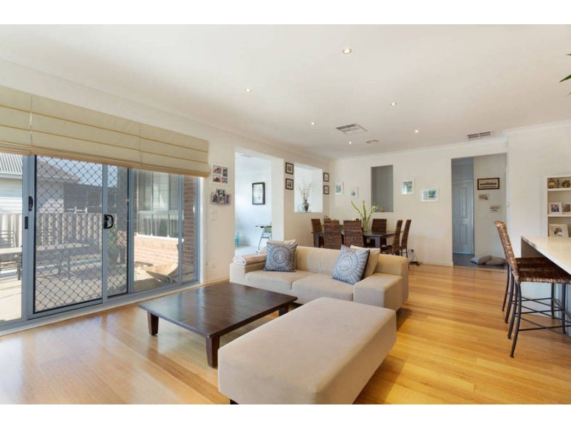 2 Weigall Close, Caroline Springs VIC 3023