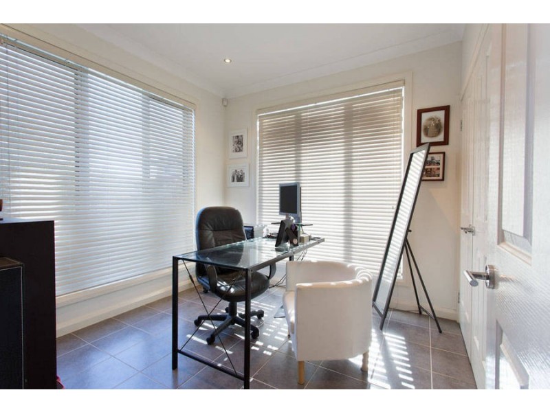 2 Weigall Close, Caroline Springs VIC 3023