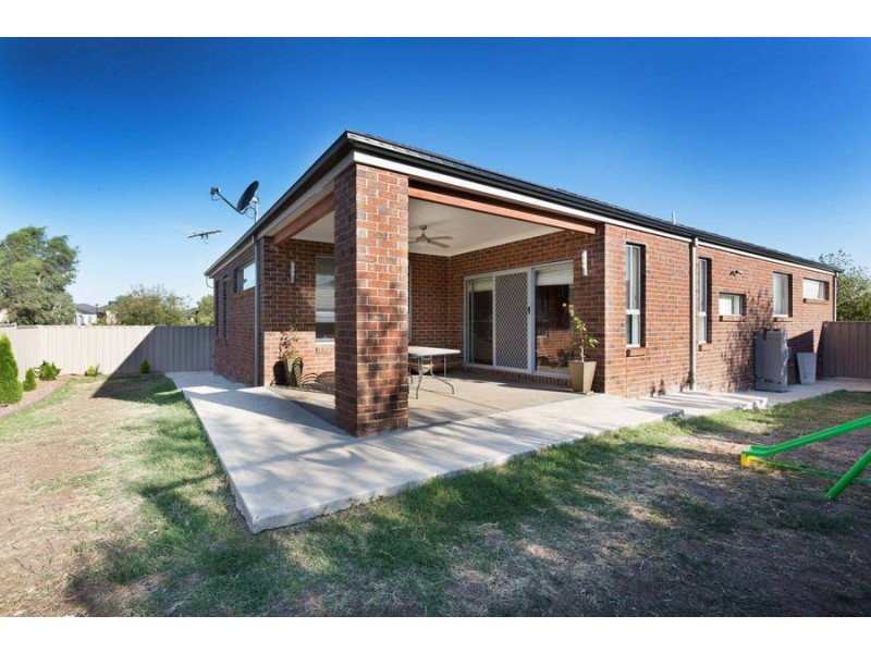 2 Weigall Close, Caroline Springs VIC 3023