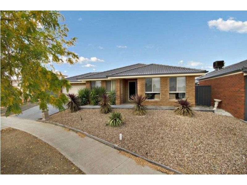 7 Insley Way, Caroline Springs VIC 3023