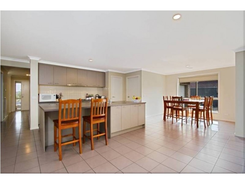 7 Insley Way, Caroline Springs VIC 3023