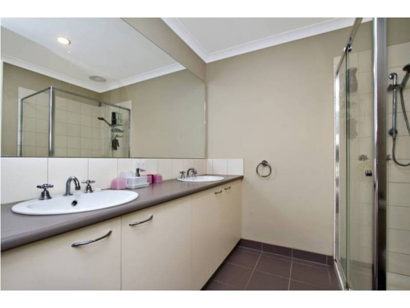 7 Insley Way, Caroline Springs VIC 3023