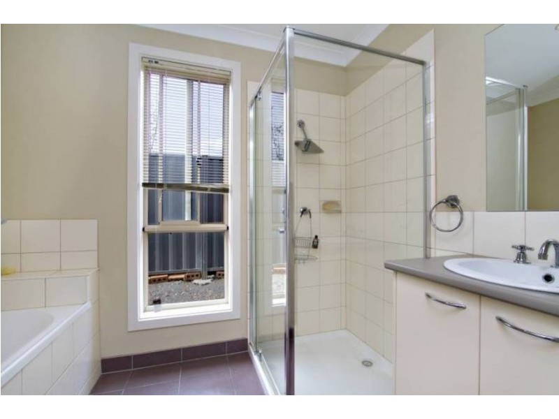 7 Insley Way, Caroline Springs VIC 3023