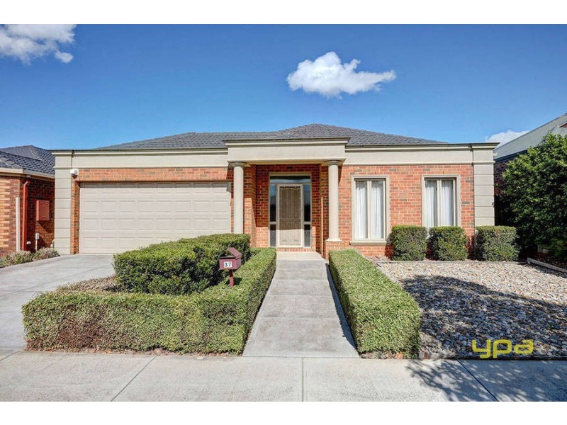 37 Grampians Way, Caroline Springs VIC 3023