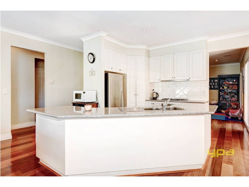 37 Grampians Way, Caroline Springs VIC 3023