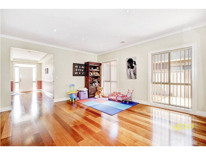 37 Grampians Way, Caroline Springs VIC 3023