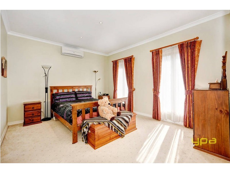 37 Grampians Way, Caroline Springs VIC 3023