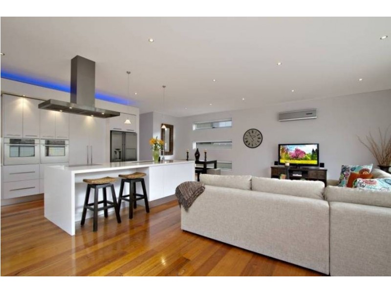 16 Calthorpe Green, Caroline Springs VIC 3023