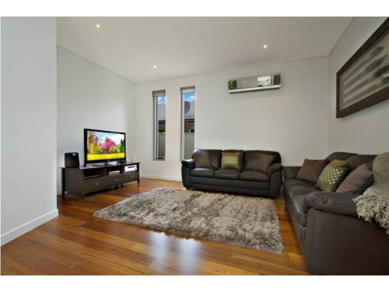 16 Calthorpe Green, Caroline Springs VIC 3023