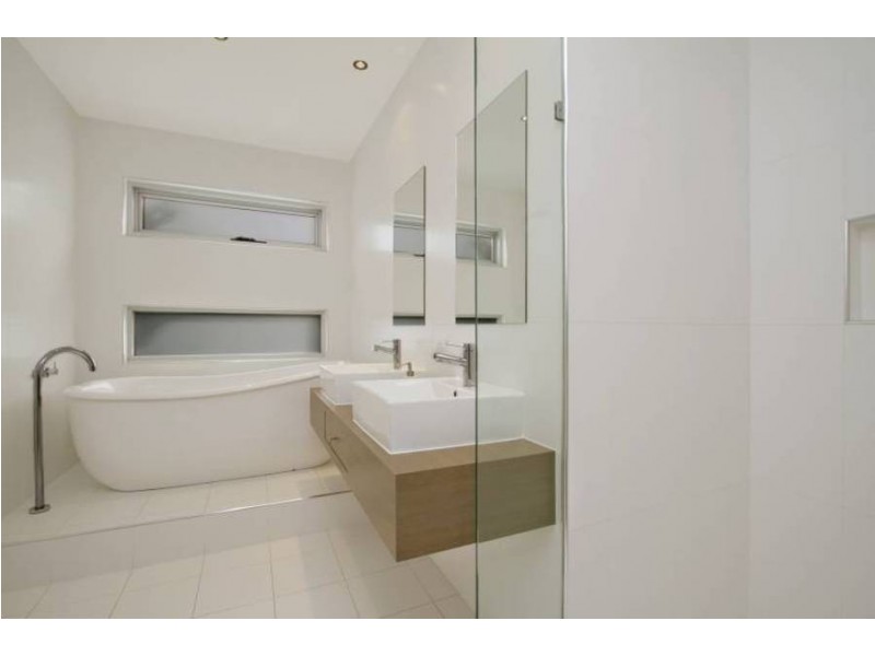 16 Calthorpe Green, Caroline Springs VIC 3023