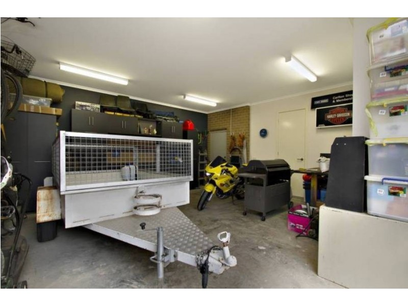 16 Calthorpe Green, Caroline Springs VIC 3023