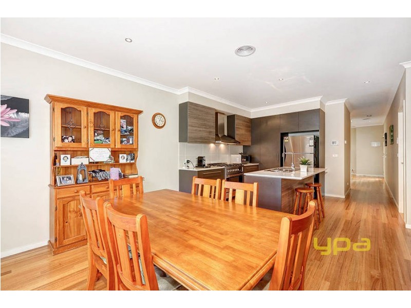 2/10-12 Kooyong Way, Caroline Springs VIC 3023