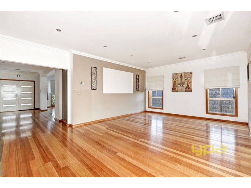 14 Highbury Close, Caroline Springs VIC 3023