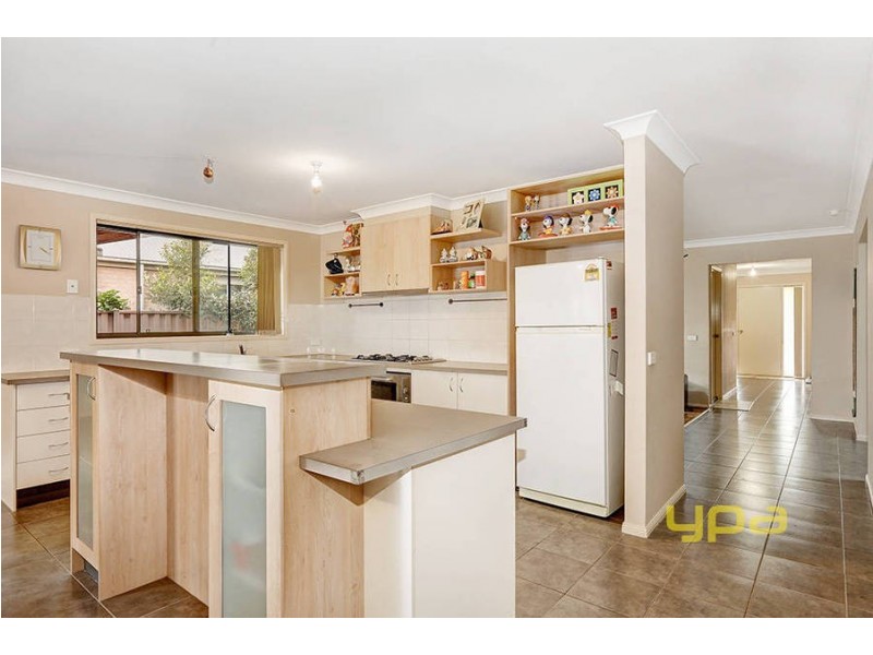 16 Matlock Street, Caroline Springs VIC 3023