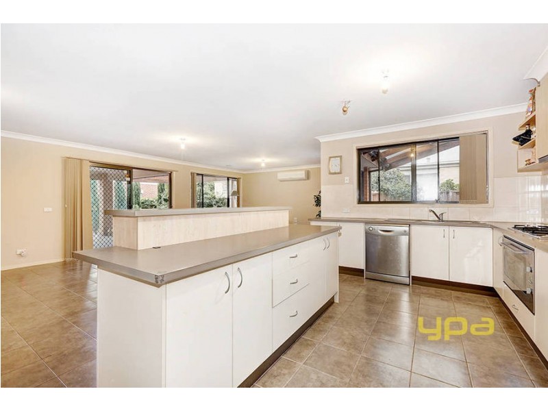 16 Matlock Street, Caroline Springs VIC 3023