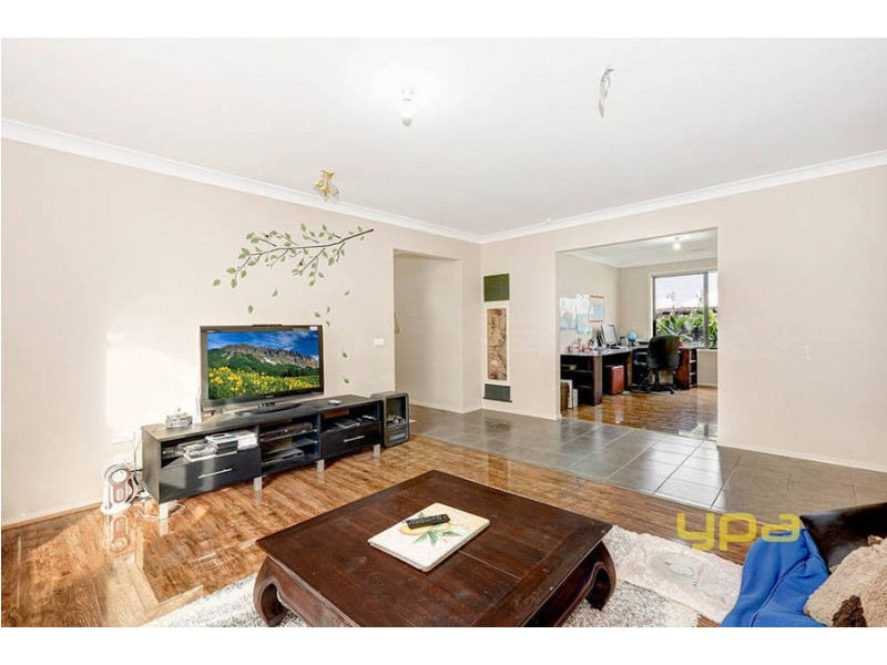 16 Matlock Street, Caroline Springs VIC 3023