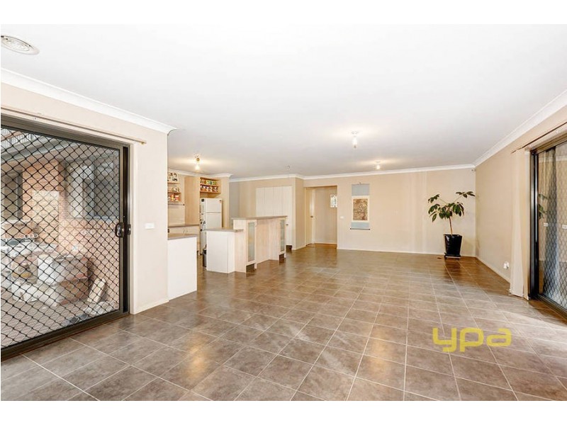 16 Matlock Street, Caroline Springs VIC 3023