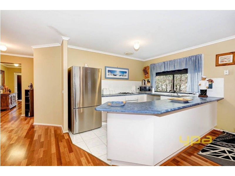 39 Parkin Avenue, Caroline Springs VIC 3023