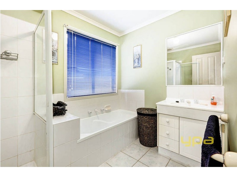 39 Parkin Avenue, Caroline Springs VIC 3023