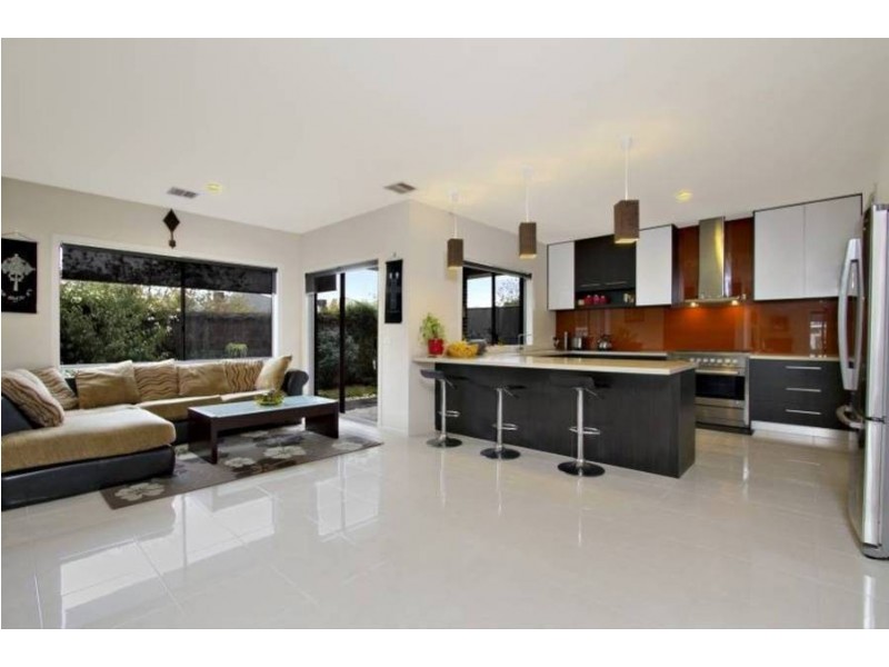 16 Flemington Street, Caroline Springs VIC 3023