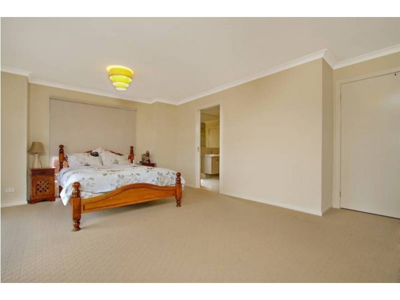 16 Flemington Street, Caroline Springs VIC 3023