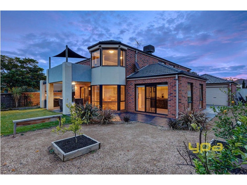 3 Waranga Close, Caroline Springs VIC 3023