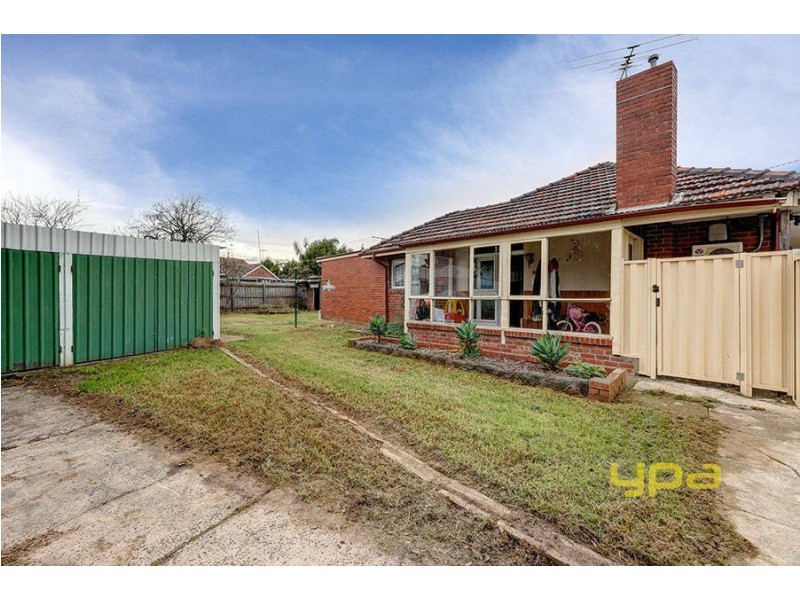 13 Lowe Crescent, Sunshine VIC 3020