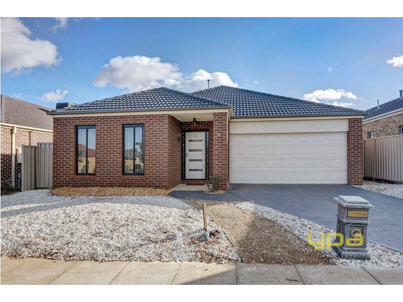 97 Oakview Parade, Caroline Springs VIC 3023