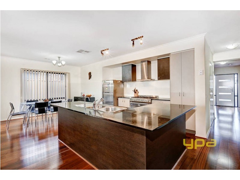 97 Oakview Parade, Caroline Springs VIC 3023