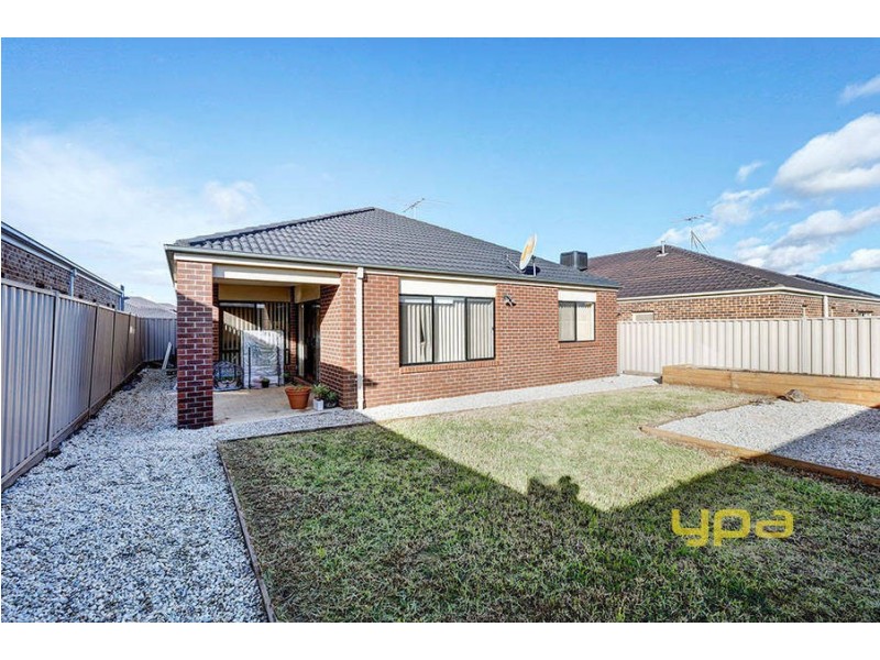 97 Oakview Parade, Caroline Springs VIC 3023