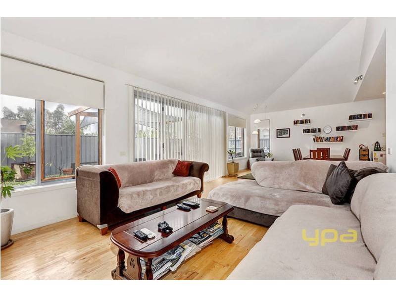 9 Cassan Way, Caroline Springs VIC 3023