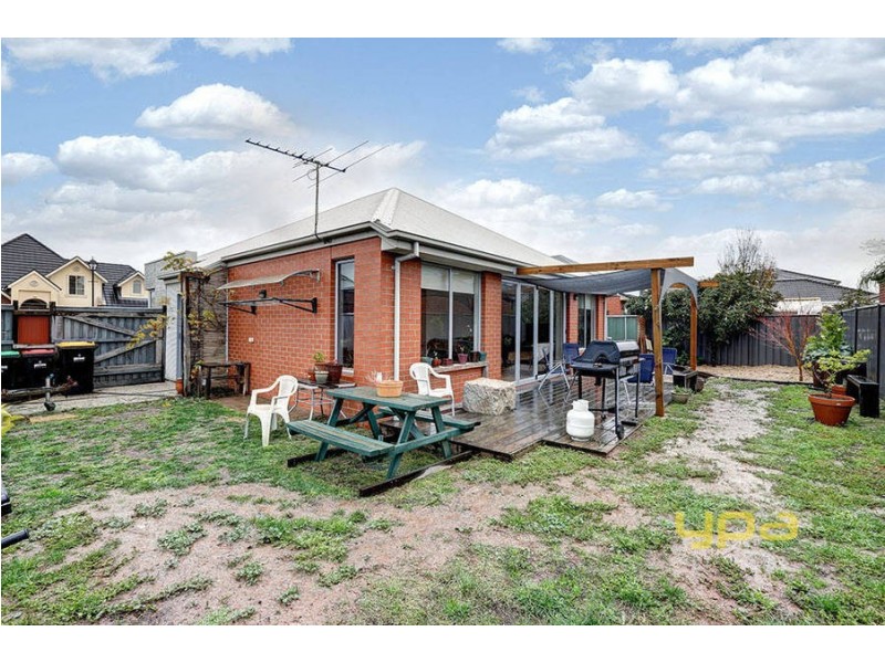 9 Cassan Way, Caroline Springs VIC 3023