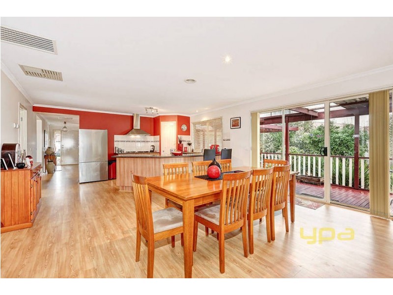3 Cleland Way, Caroline Springs VIC 3023