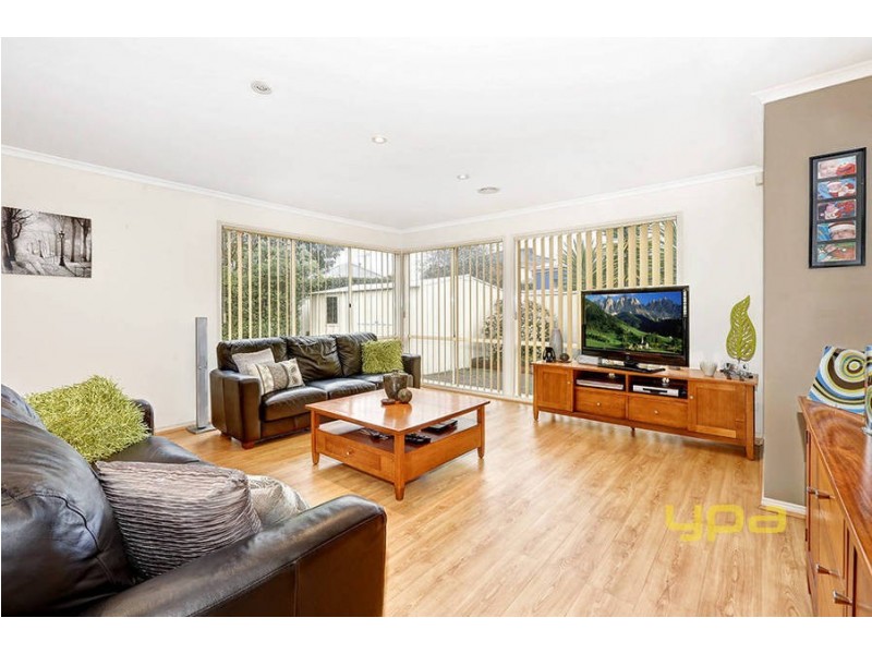 3 Cleland Way, Caroline Springs VIC 3023