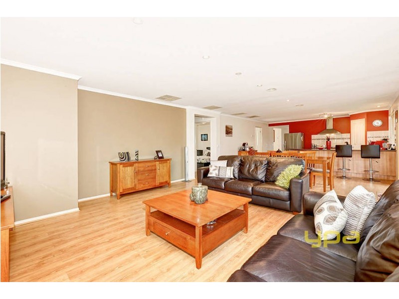 3 Cleland Way, Caroline Springs VIC 3023