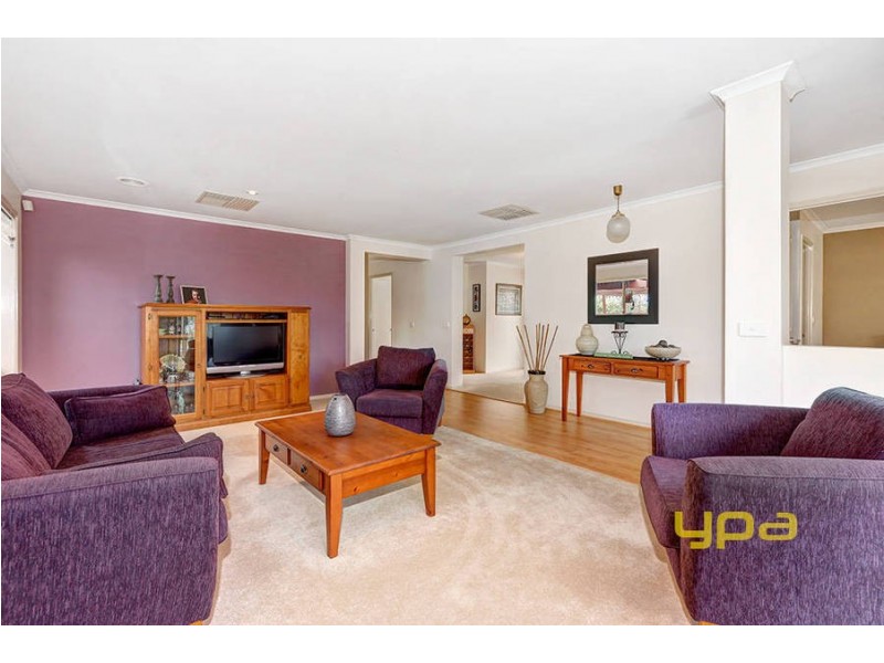 3 Cleland Way, Caroline Springs VIC 3023