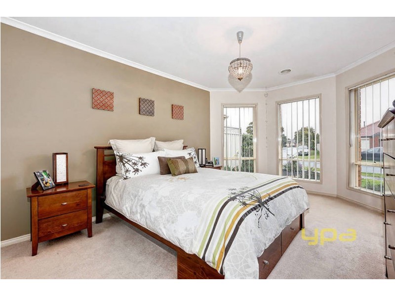 3 Cleland Way, Caroline Springs VIC 3023