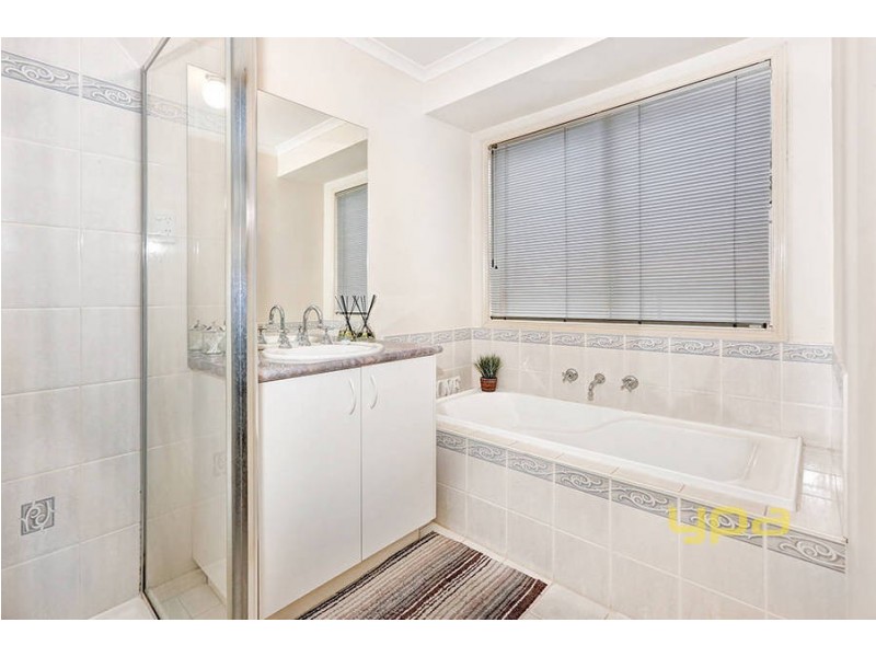 3 Cleland Way, Caroline Springs VIC 3023