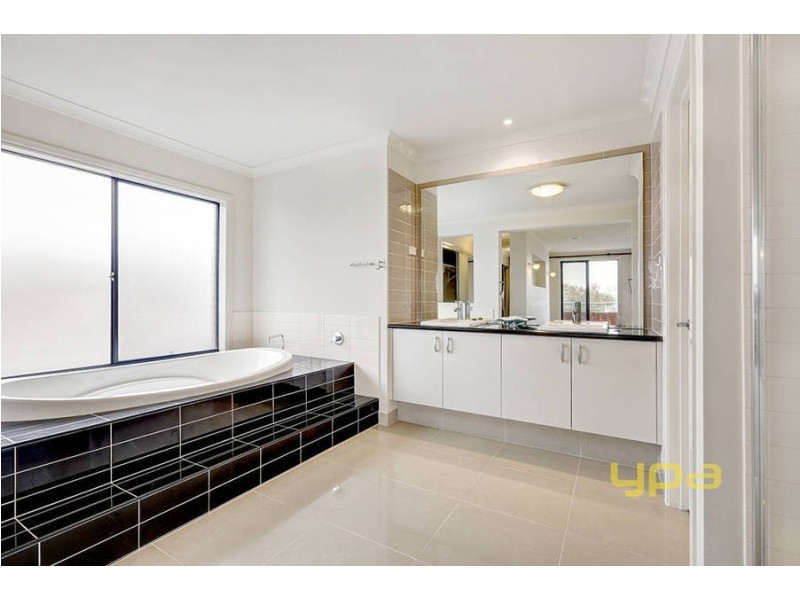 11 Turitable Way, Caroline Springs VIC 3023