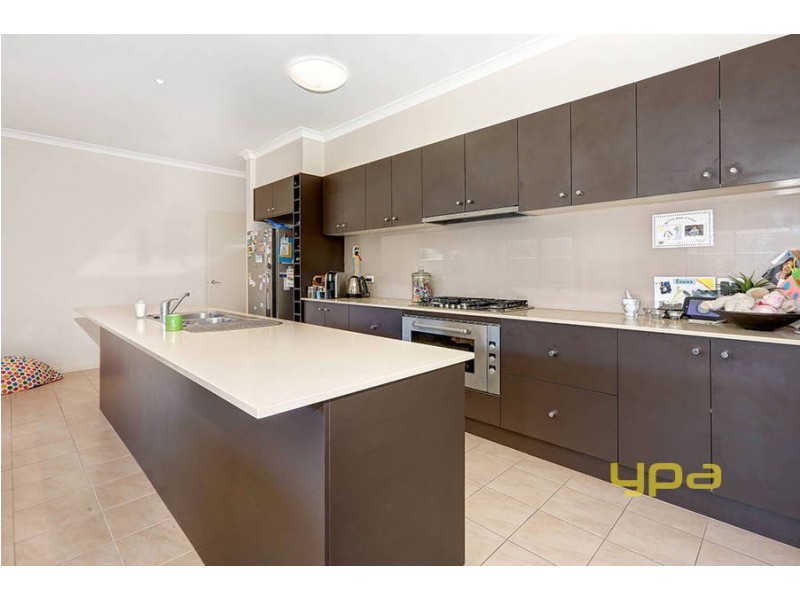 6 Pepper Tree Court, Caroline Springs VIC 3023