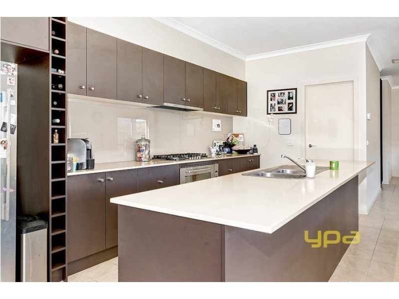 6 Pepper Tree Court, Caroline Springs VIC 3023