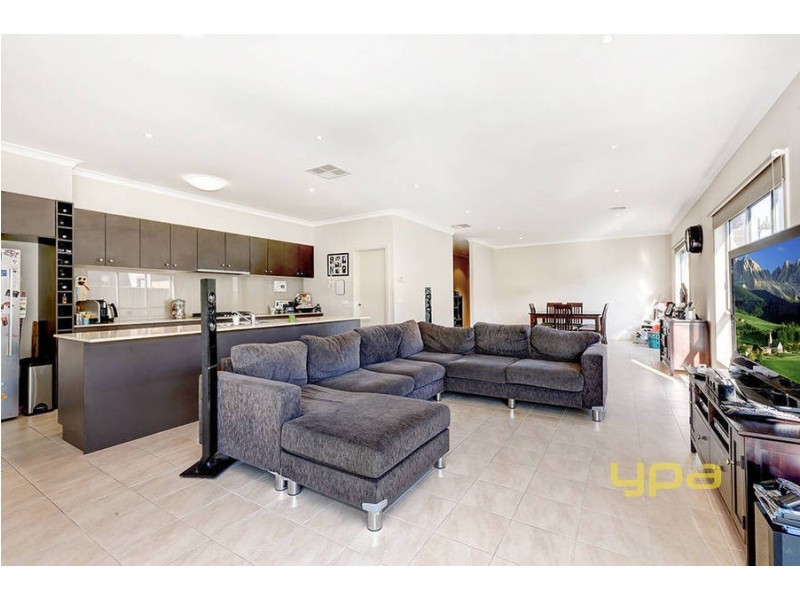 6 Pepper Tree Court, Caroline Springs VIC 3023